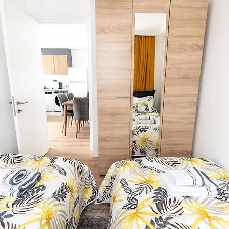 Relaxing Getaway Serene 2br Apartment